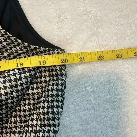 NWT WHBM Quilted Vest Peplum Color Digi Houndstooth Black/white SIZE M - Picture 6 of 11